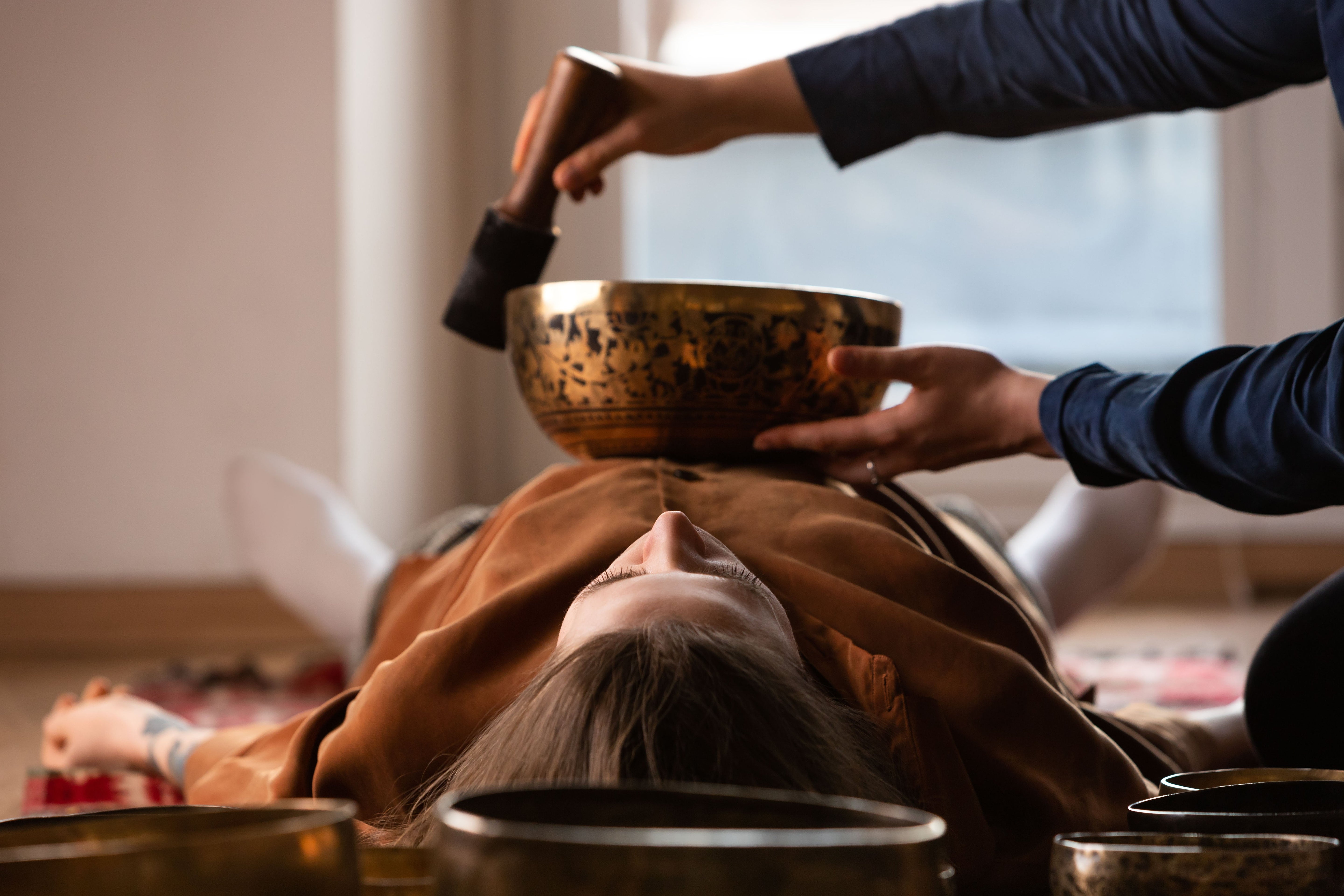Terapia Sonora, Sound Healing e Gongoterapia: quais as diferenças e o impacto na sua presença