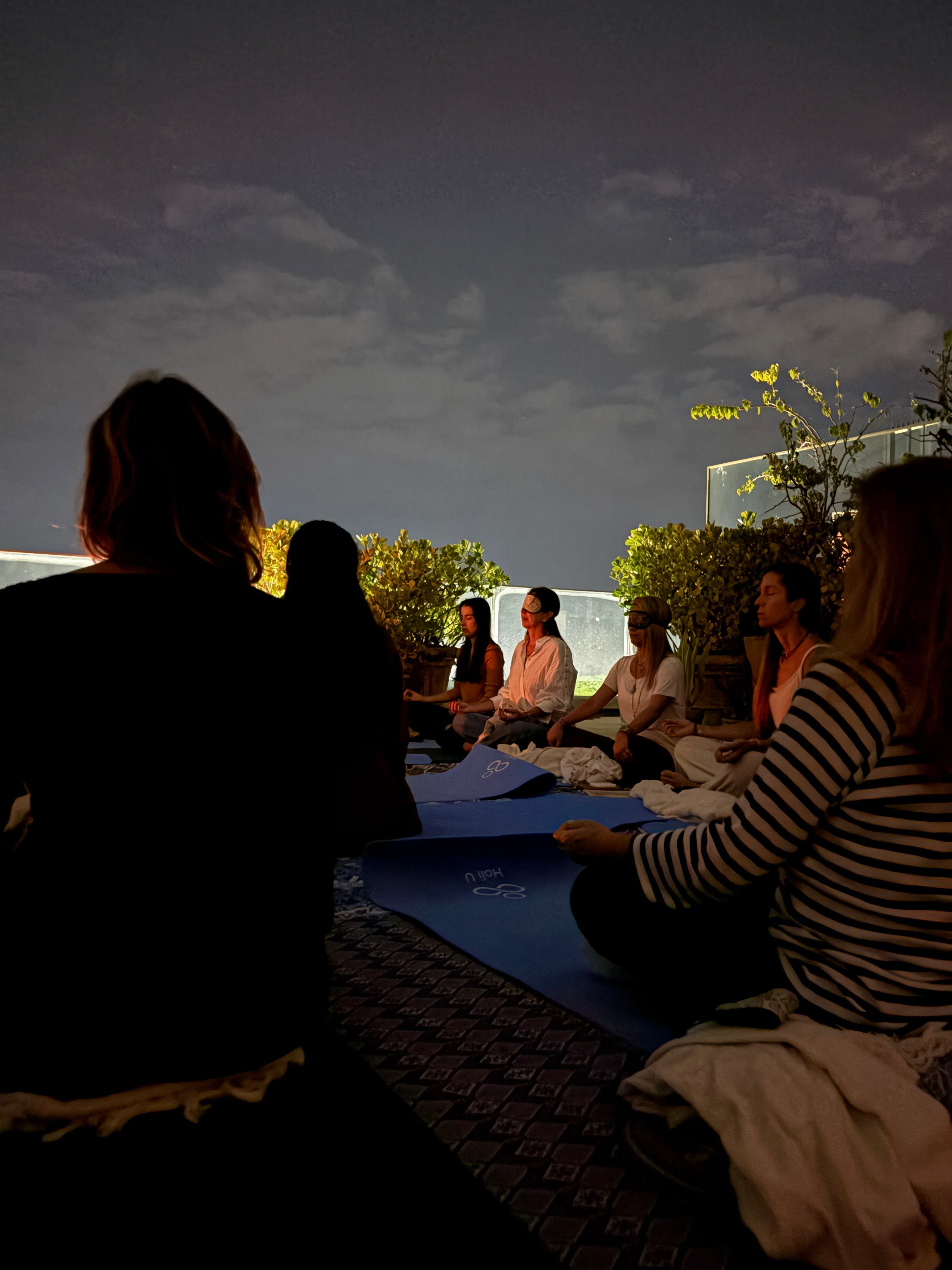 Meditação em grupo: equilíbrio emocional, conexão e redução do estresse no dia a dia